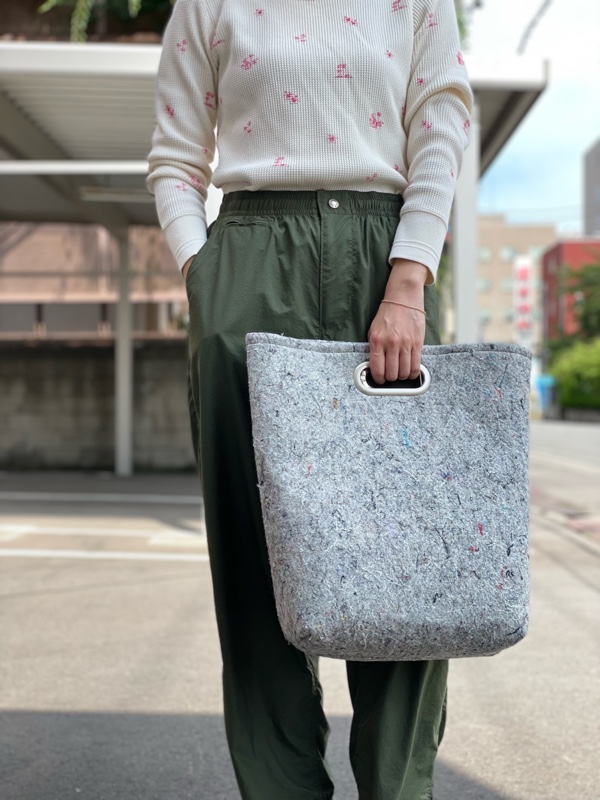 バッグ Hender Scheme Recycled felt hole bag Hender Scheme Recycled felt hole bag large ミックスグレー
