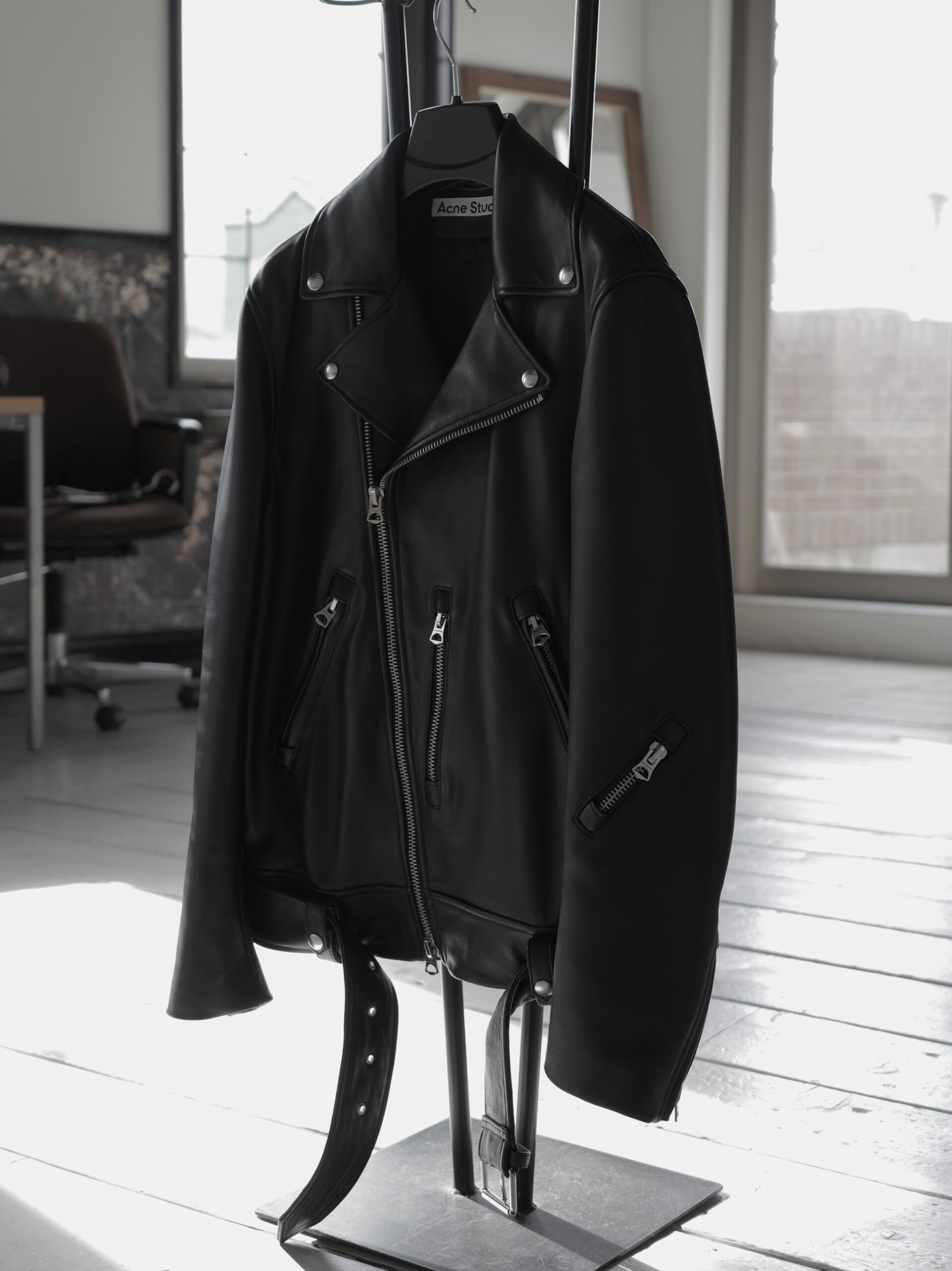 Acne Studios】変わり種ダウンジャケットと名作ライダースジャケット 