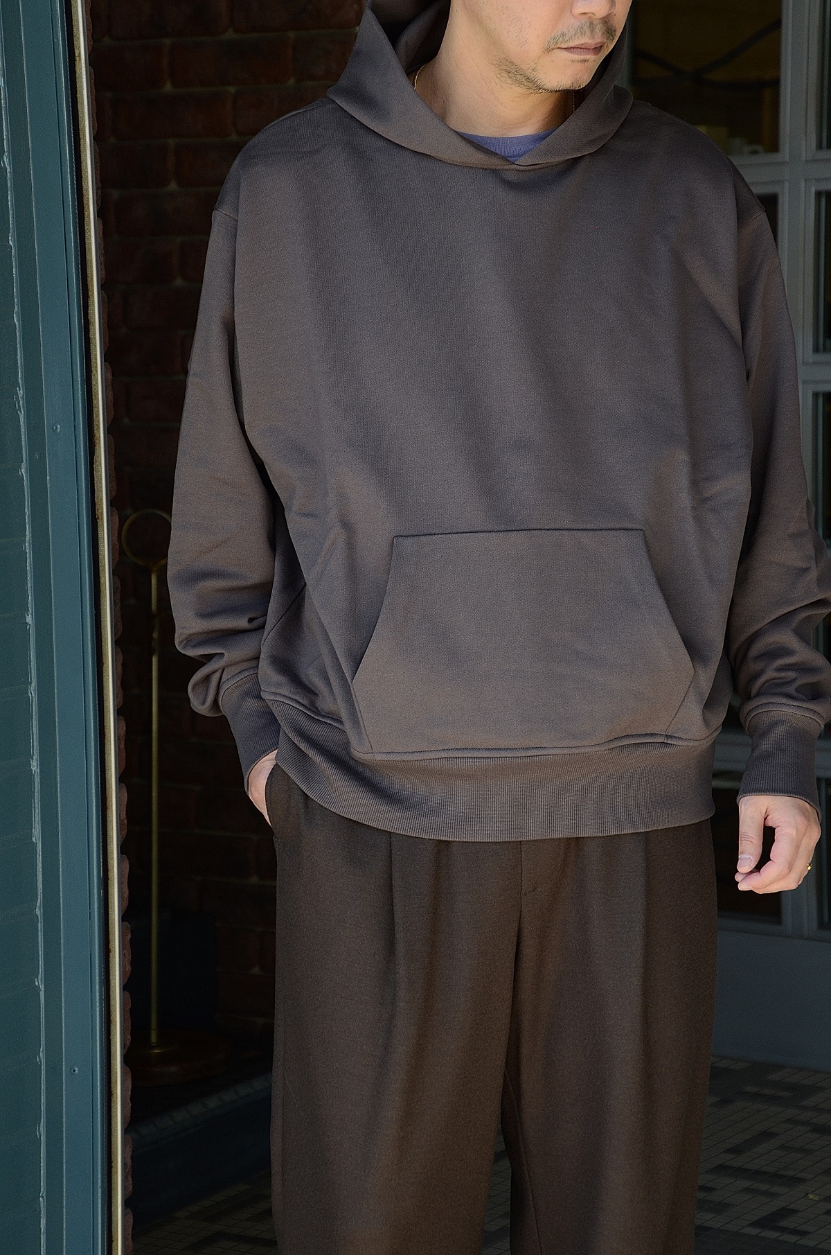WEWILL ウィーウィル LOOSE PULLOVER HOODIE Brown d