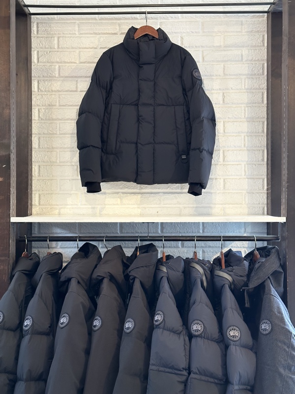 「CANADA GOOSE」“More Variation”から、BLACK LABELを特集で。