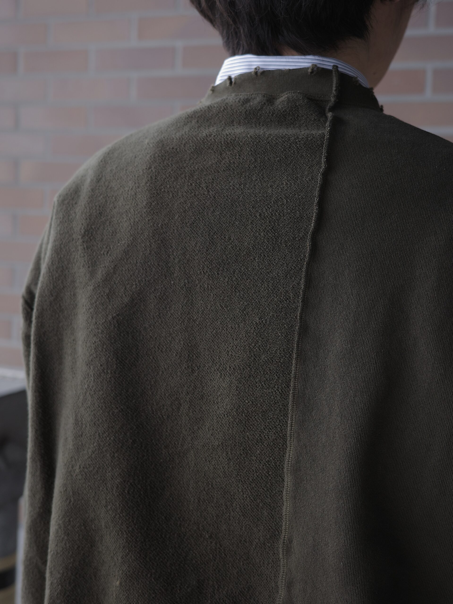 Name. EDGE AGING ASYMMETRIC SWEATSHIRT OLIVE ネーム スウェット ダメージ 正規取扱店 公式通販 送料無料