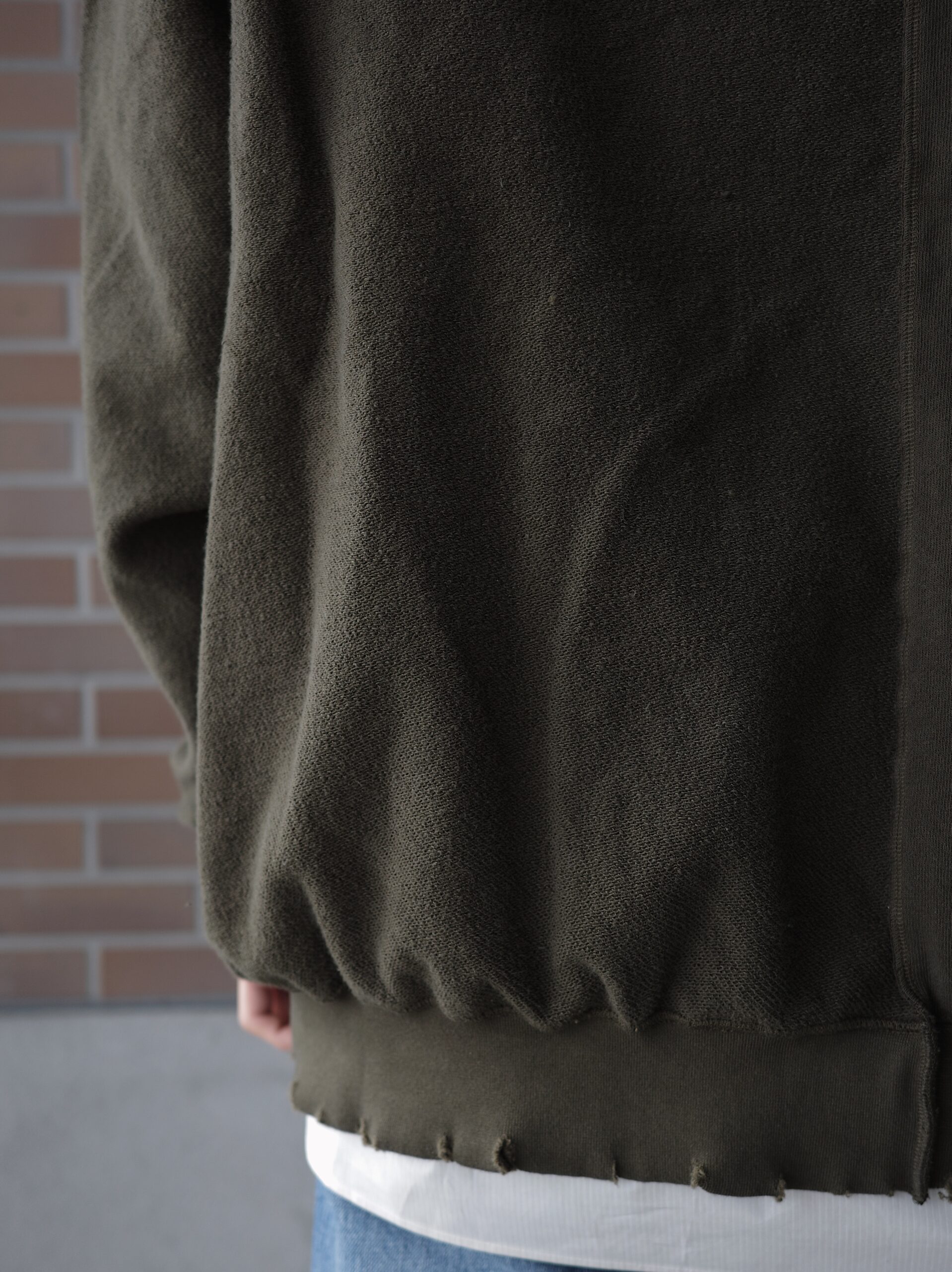 Name. EDGE AGING ASYMMETRIC SWEATSHIRT OLIVE ネーム スウェット ダメージ 正規取扱店 公式通販 送料無料