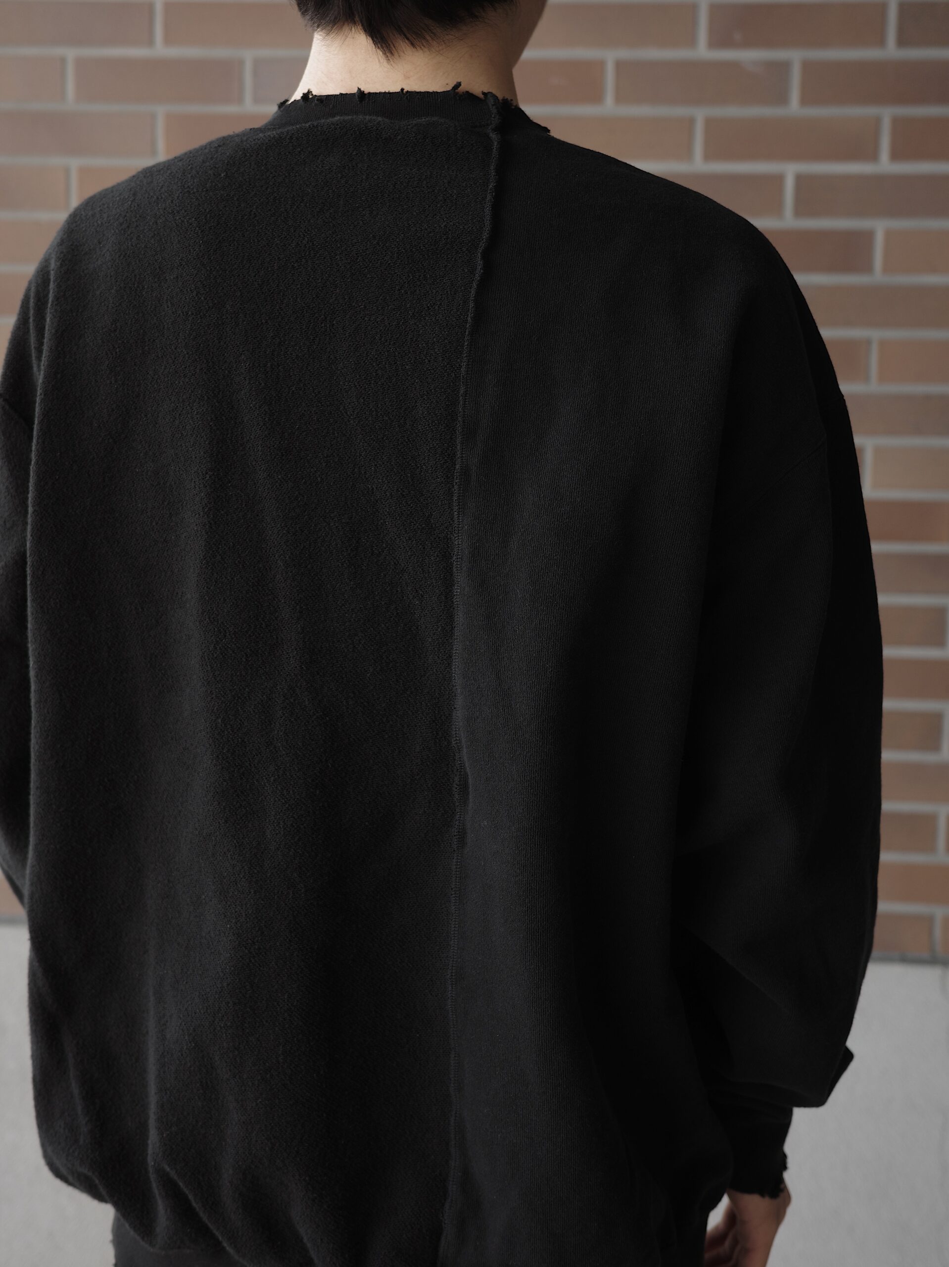 Name. EDGE AGING ASYMMETRIC SWEATSHIRT OLIVE ネーム スウェット ダメージ 正規取扱店 公式通販 送料無料
