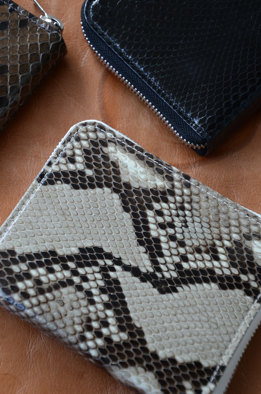 Hender Scheme エンダースキーマ “ python square zip purse "