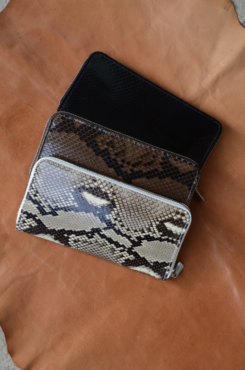 Hender Scheme エンダースキーマ “ python long zip purse ”
