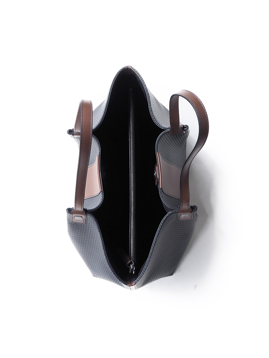 旅のお供に【SERAPIAN セラピアン】のシークレットバックは如何でしょ