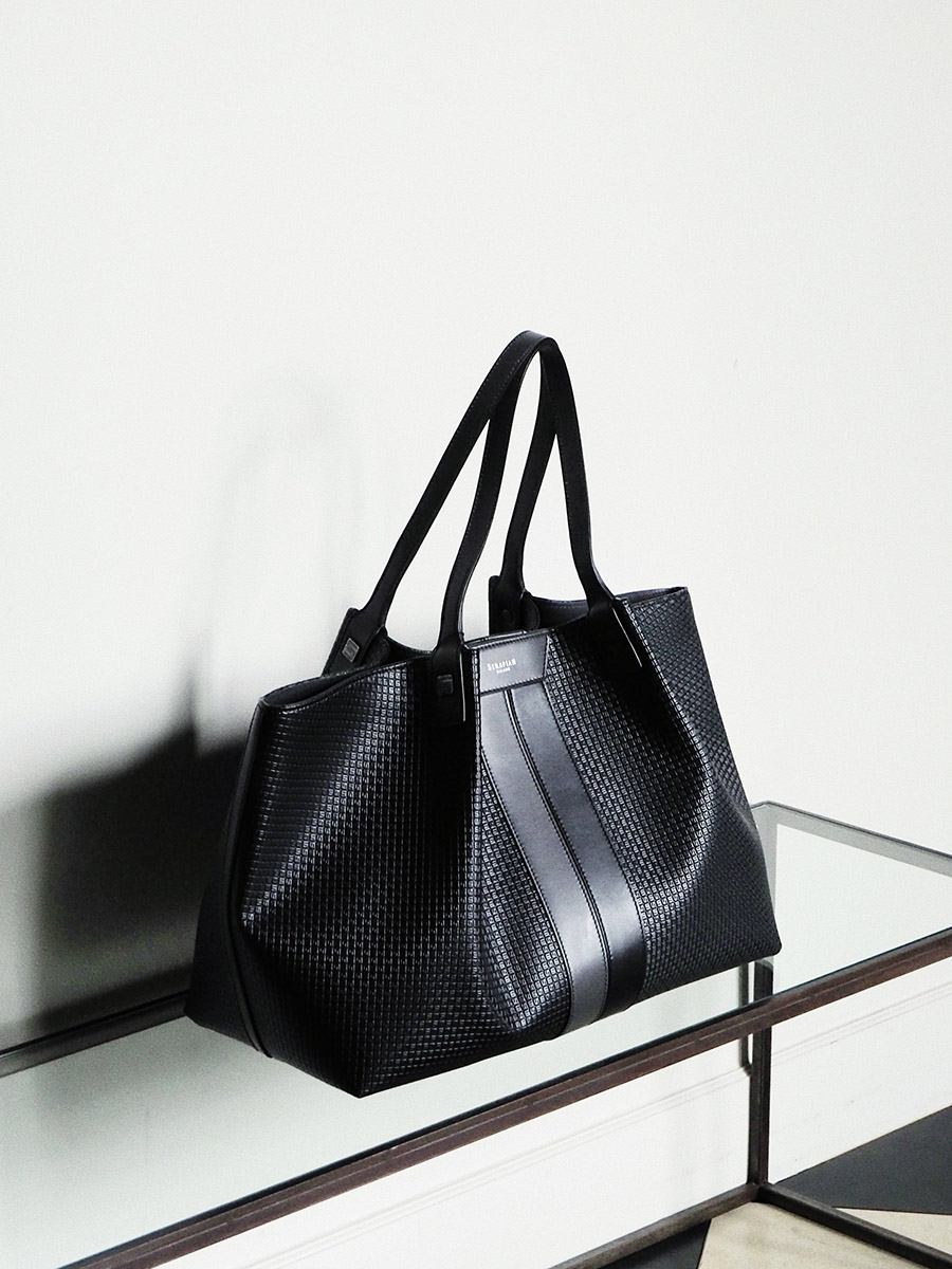 旅のお供に【SERAPIAN セラピアン】のシークレットバックは如何でしょ