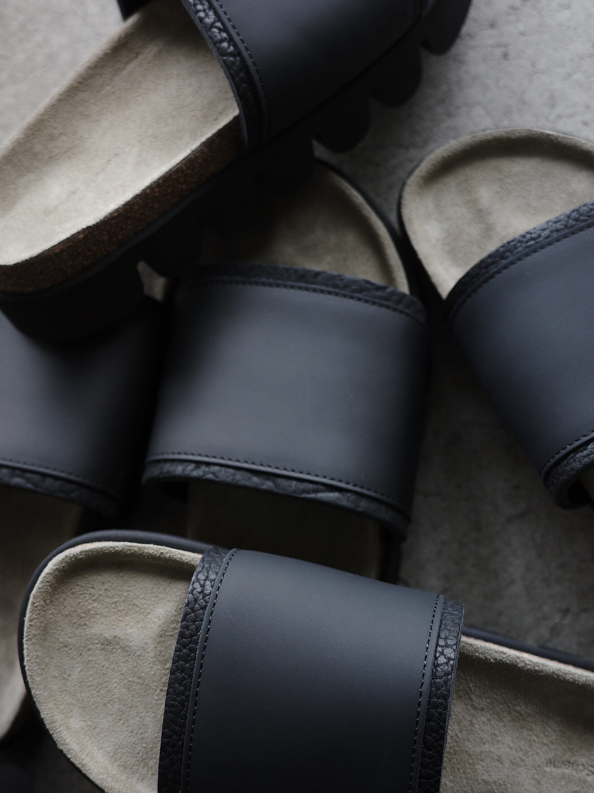 Hender Scheme】caterpillar -かまぼこソールサンダルがアップデートを  