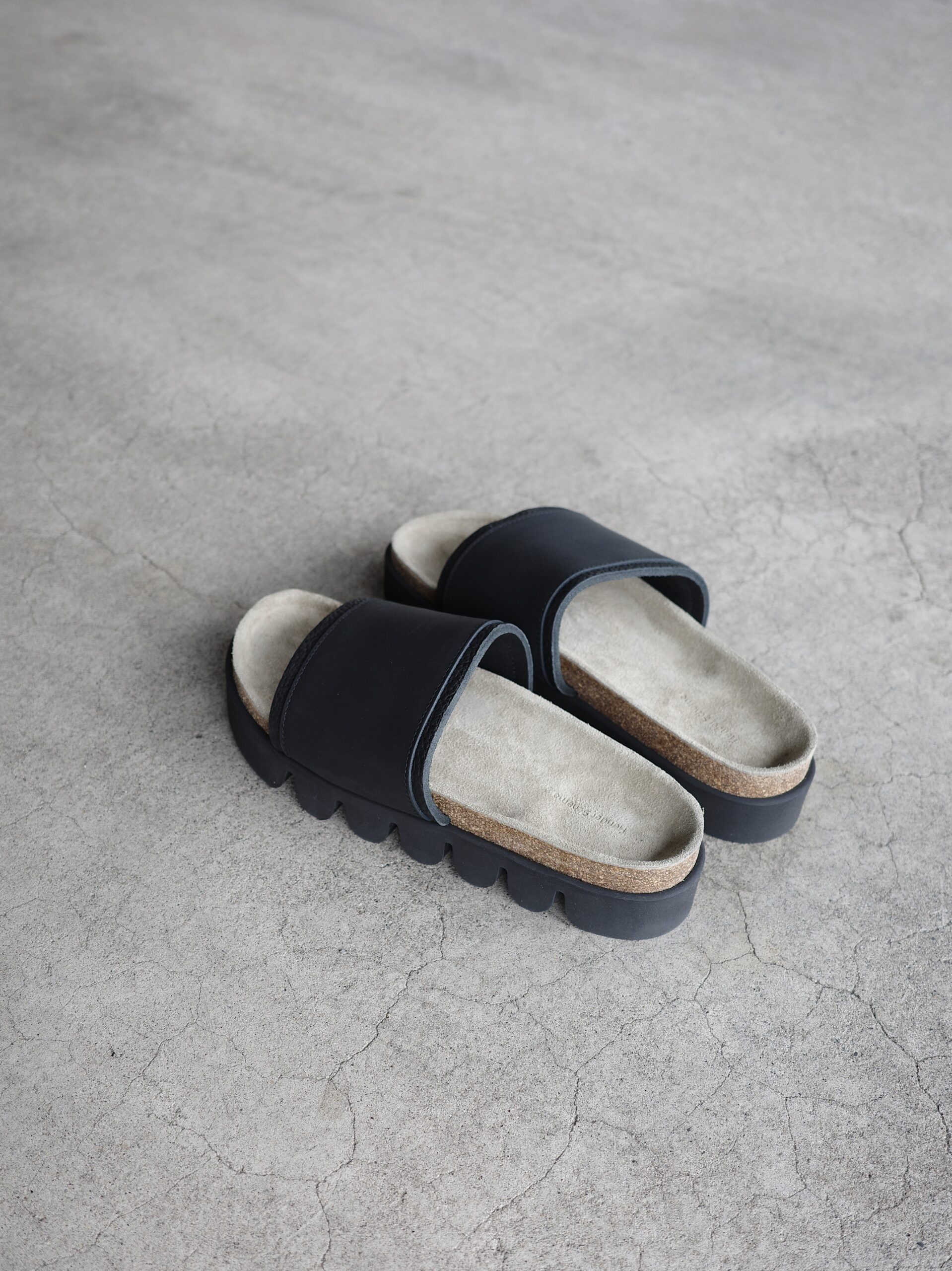 Hender Scheme】caterpillar -かまぼこソールサンダルがアップデートを 