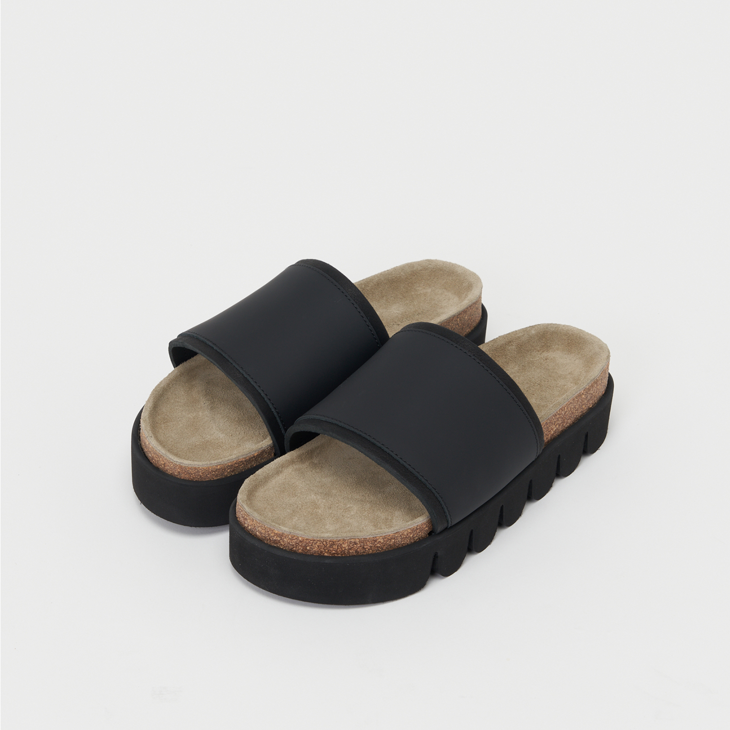 Hender Scheme】caterpillar -かまぼこソールサンダルがアップデートを 