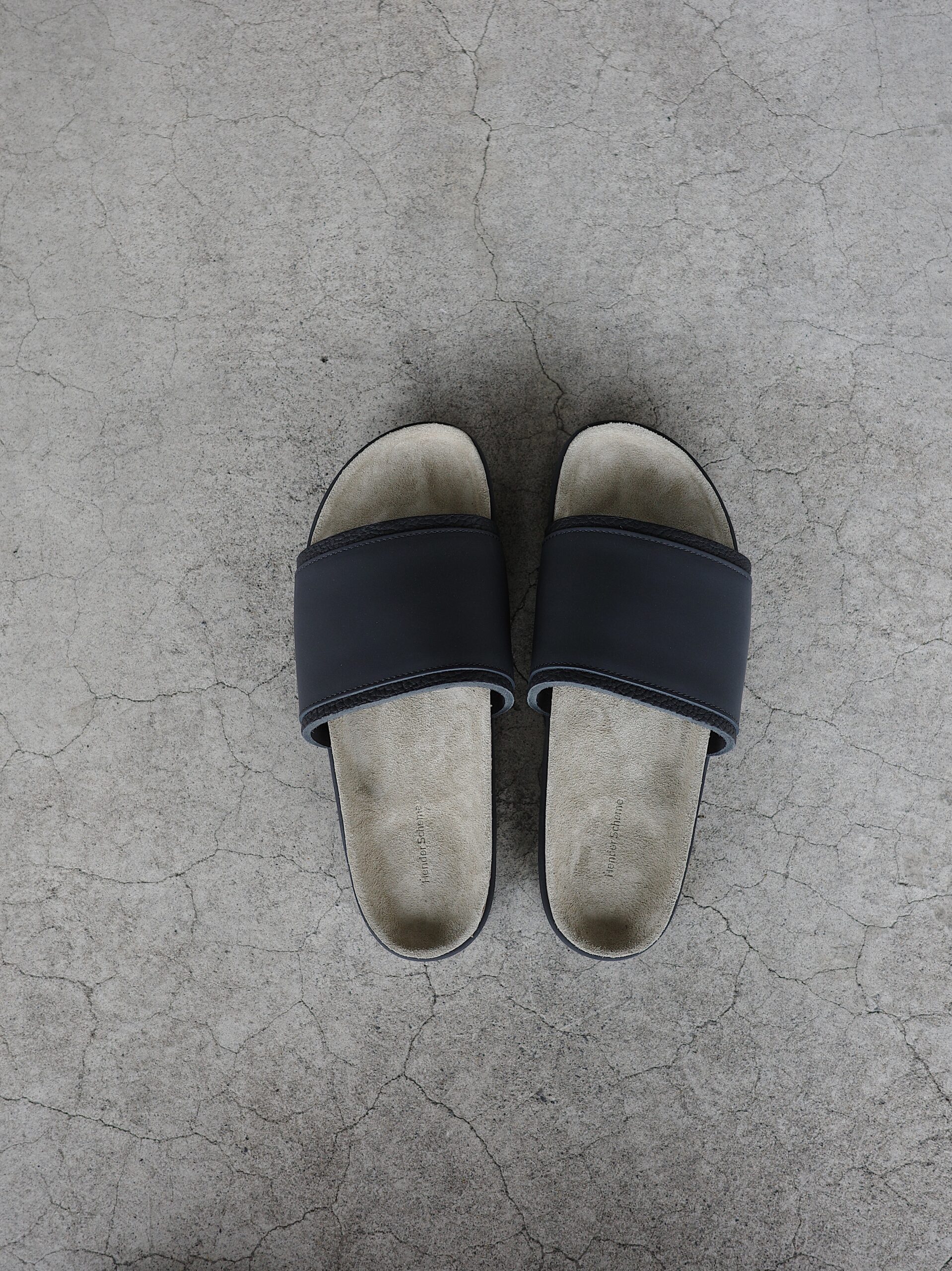 Hender Scheme】caterpillar -かまぼこソールサンダルが