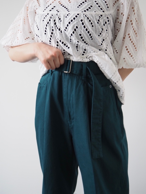 【YOKE】BELTED WIDE-LEGGED DENIM TROUSERS