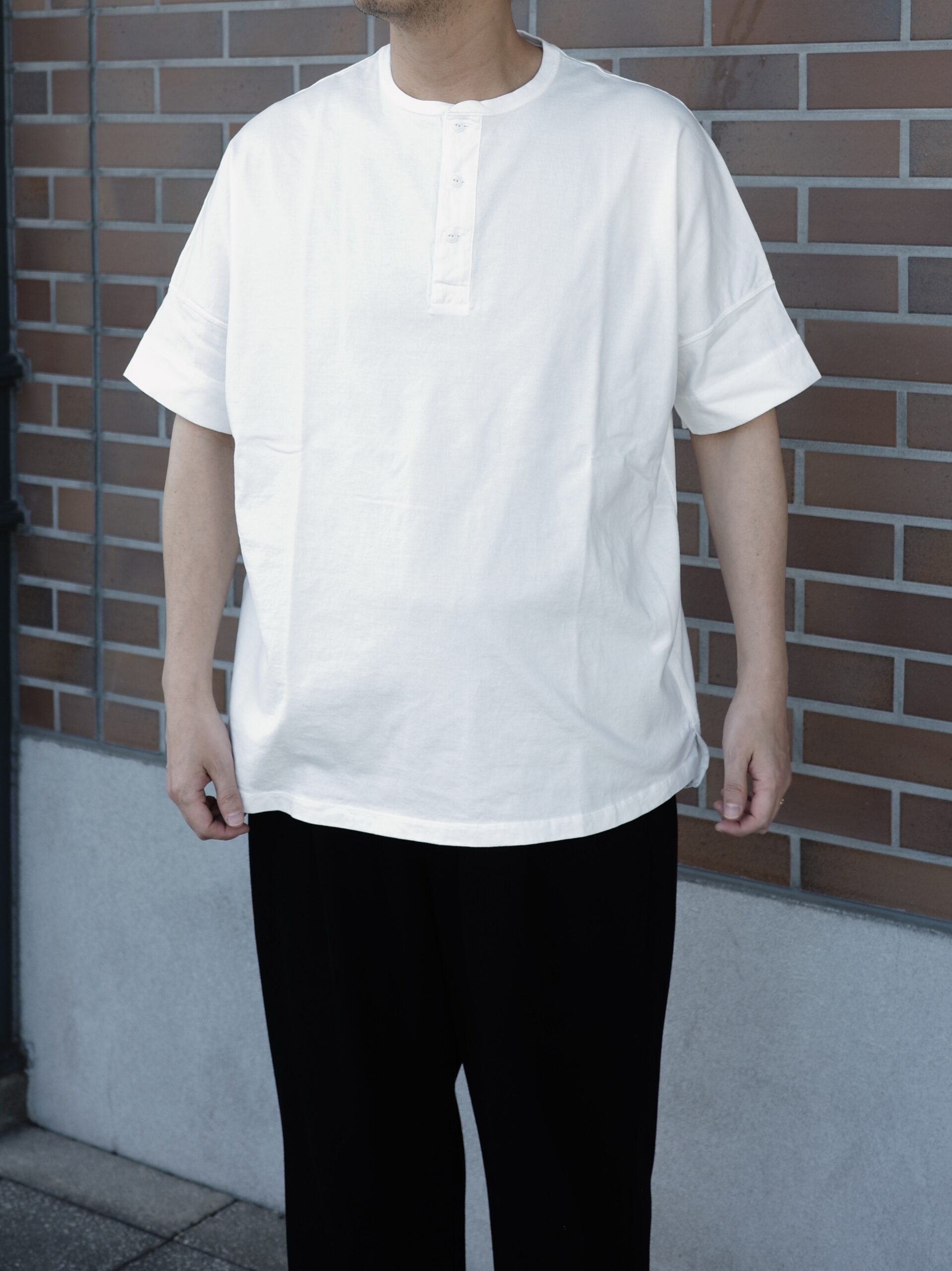 nonnative】clerk S/S henley neck tee cotton jersey overdyed