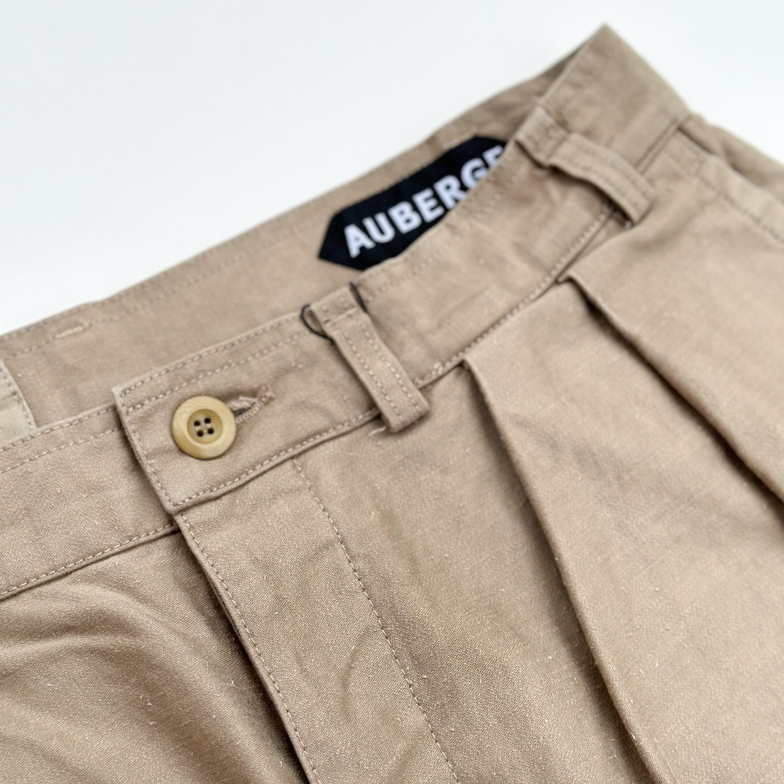 AUBERGE オーベルジュ SATIN 52 2タック チノ パンツ109O EARLY 52 | AUBERGE(オーベルジュ) &frasl; パンツ チノパンツ (メンズ)の