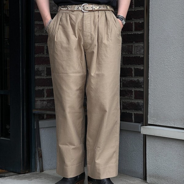 AUBERGE オーベルジュ SATIN52 チノパン size42 オーベルジュ AUBERGE SUVIN52 チノパン M47