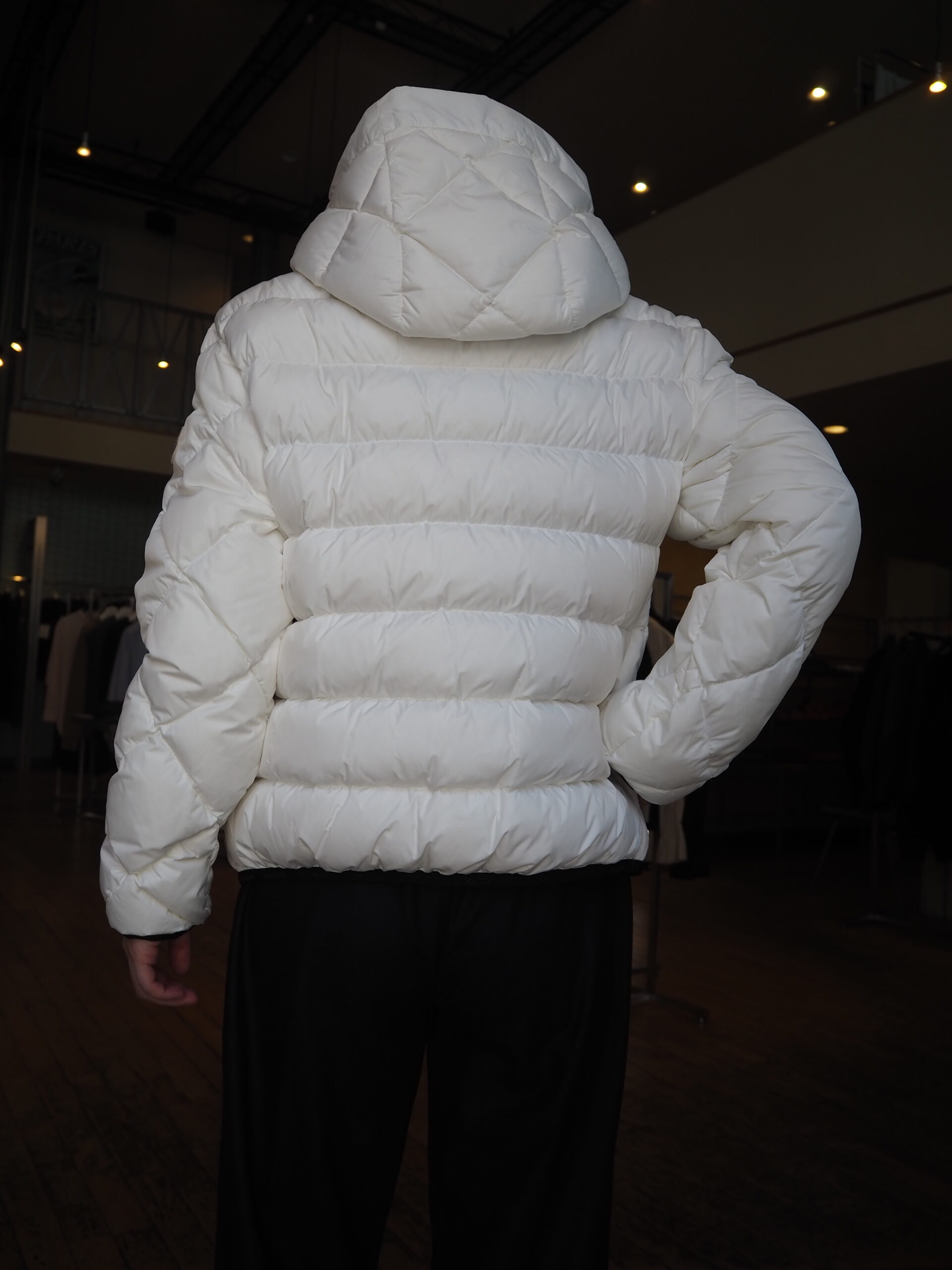 MONCLER】ショートダウンジャケット “ARVOUIN(アルヴワン