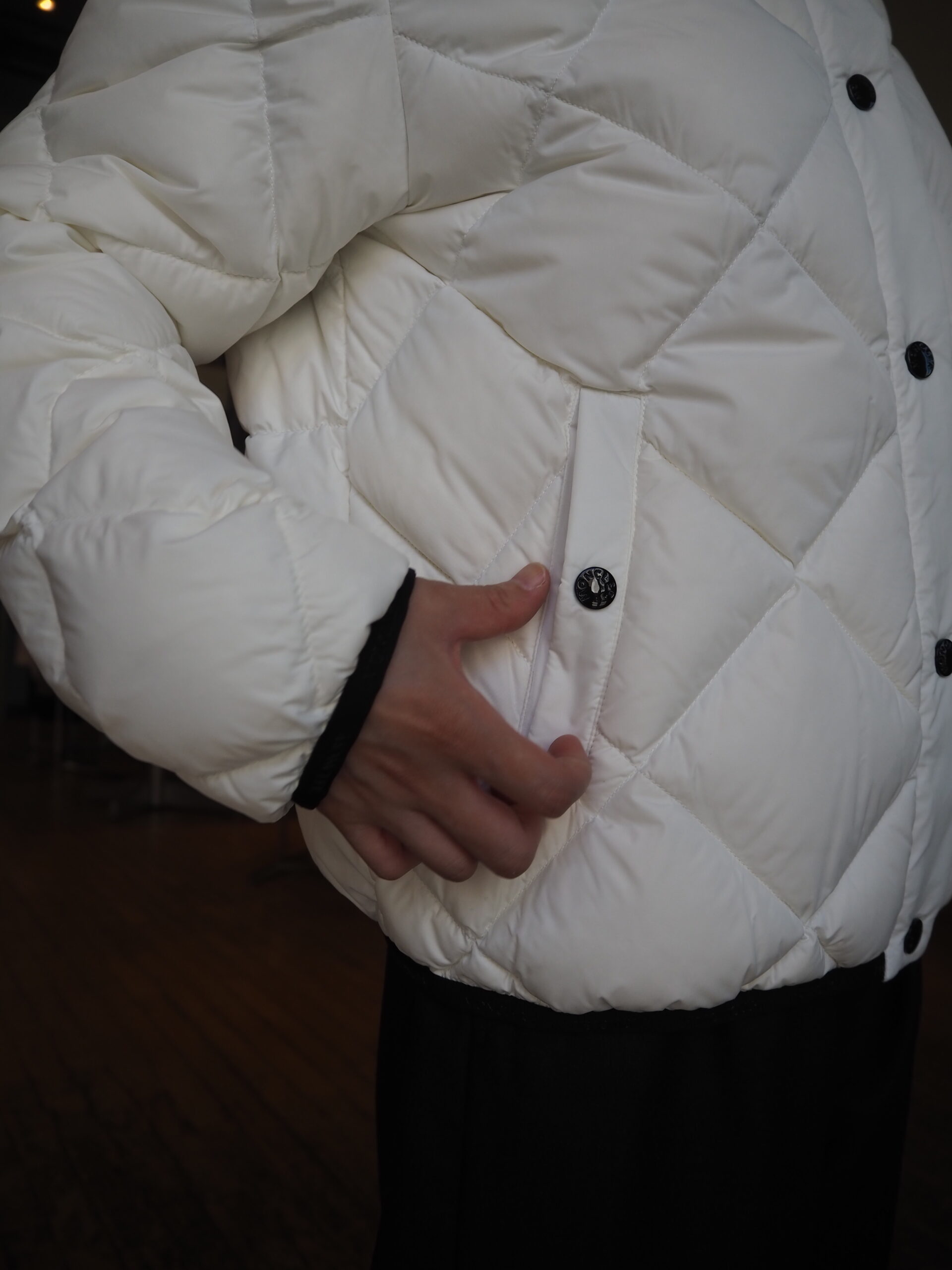 MONCLER】ショートダウンジャケット “ARVOUIN(アルヴワン MONCLER】ショートダウンジャケット “ARVOUIN(アルヴワン