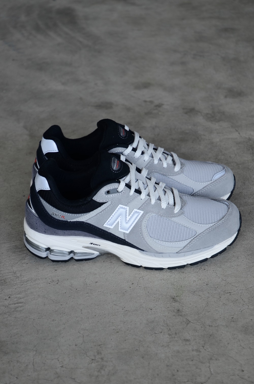 New Balance ニューバランス 2002R