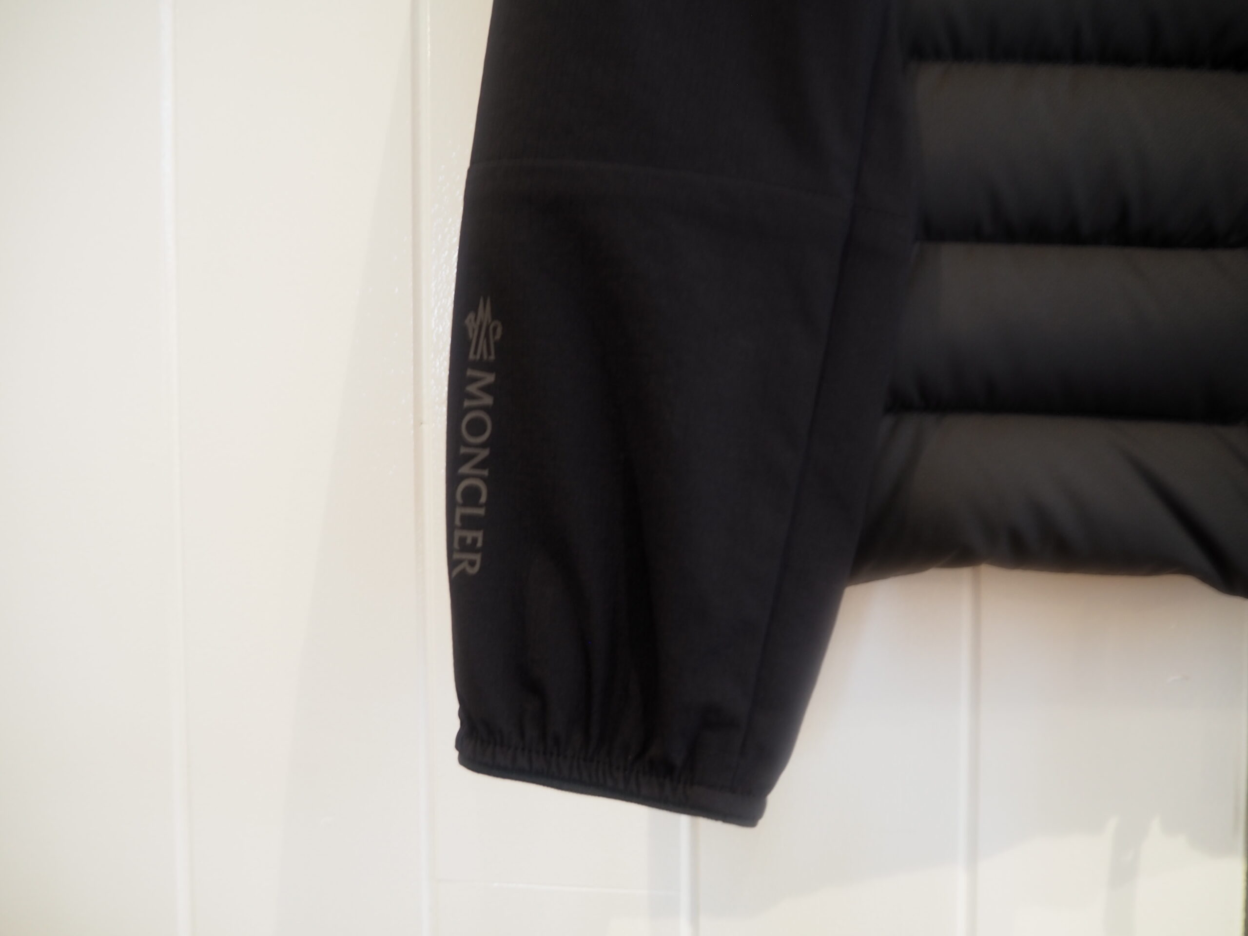 洗練された大人の【MONCLER】ウール フェルト ケープ キャメル org.jpg