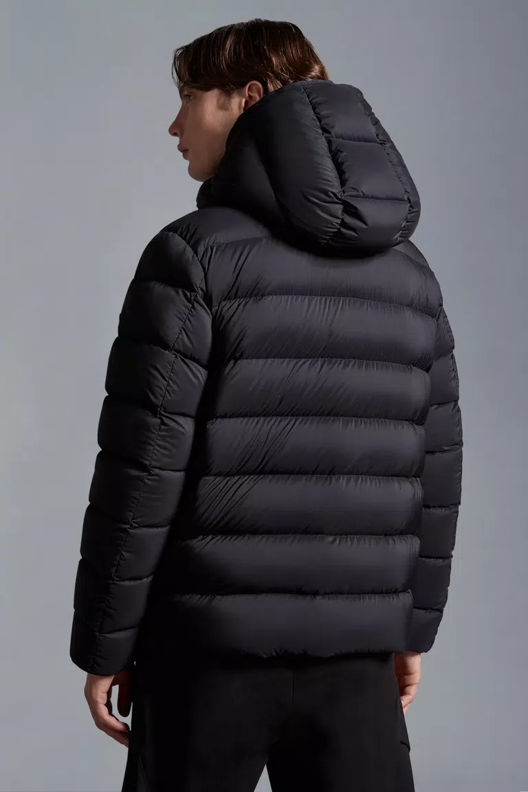 MONCLER モンクレール umeショートダウンジャケット