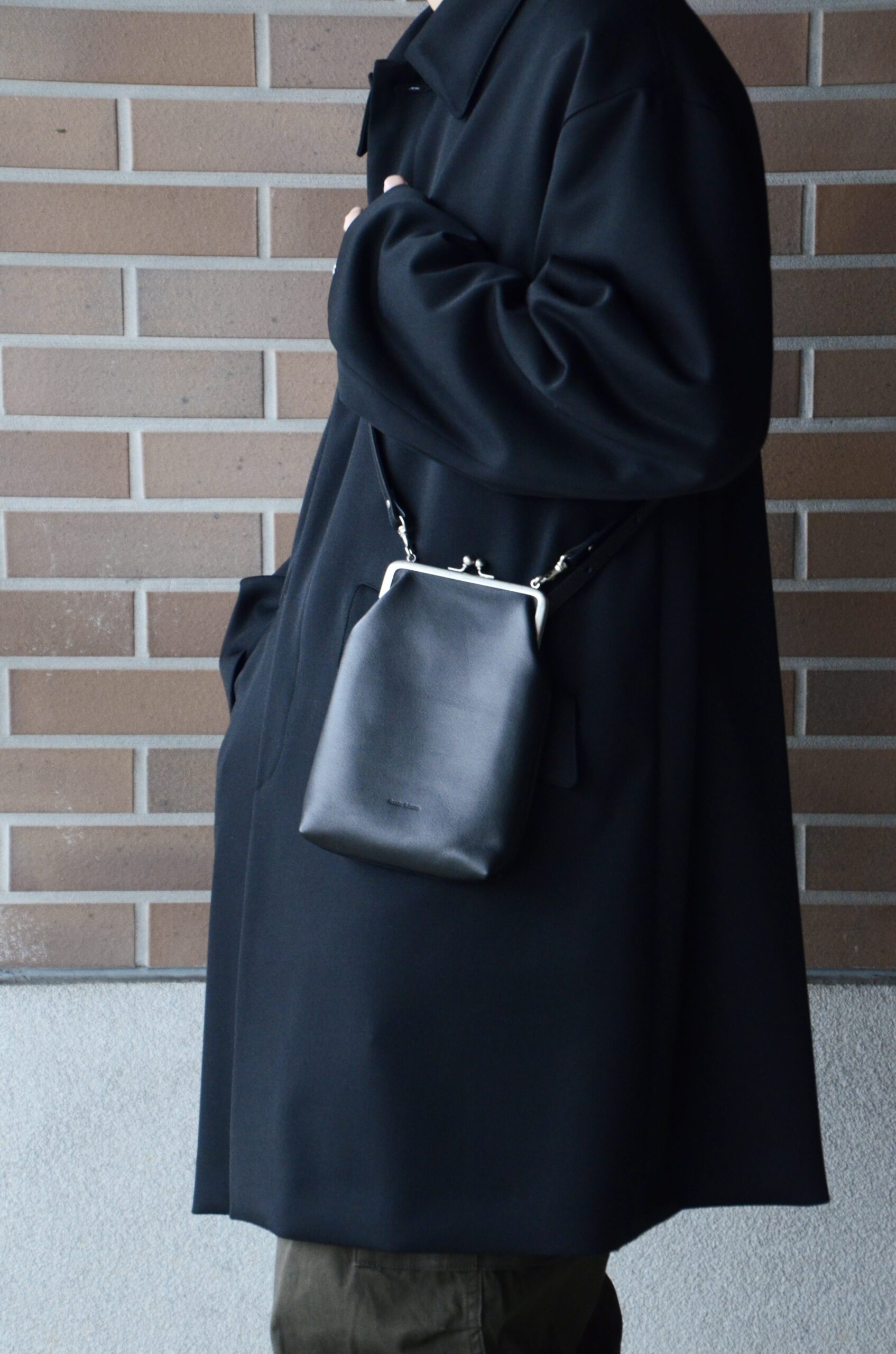 Hender Scheme】 新型の”neckstrap”と”cow snap pochette Hender Scheme】 新型の”neckstrap”と”cow snap pochette