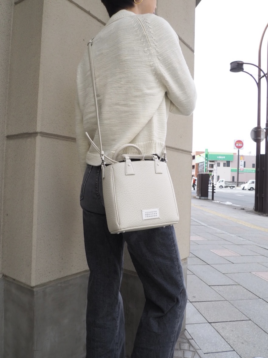 追跡【Maison Margiela】クロスボディバッグ 5ACトートバッグ メゾン マルジェラ - 5AC トートバッグ | HBX - ハイプビースト