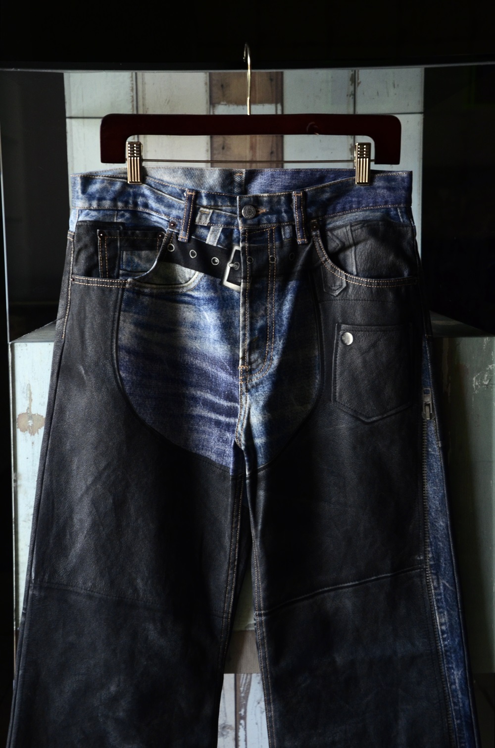 ILLIT着用Acne Studios プリントトラウザーズ メンズ - パンツ 