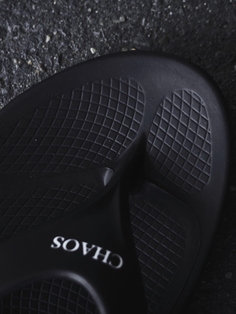 OOFOS×UNDERCOVER】近年話題のリカバリーサンダルをアンダー