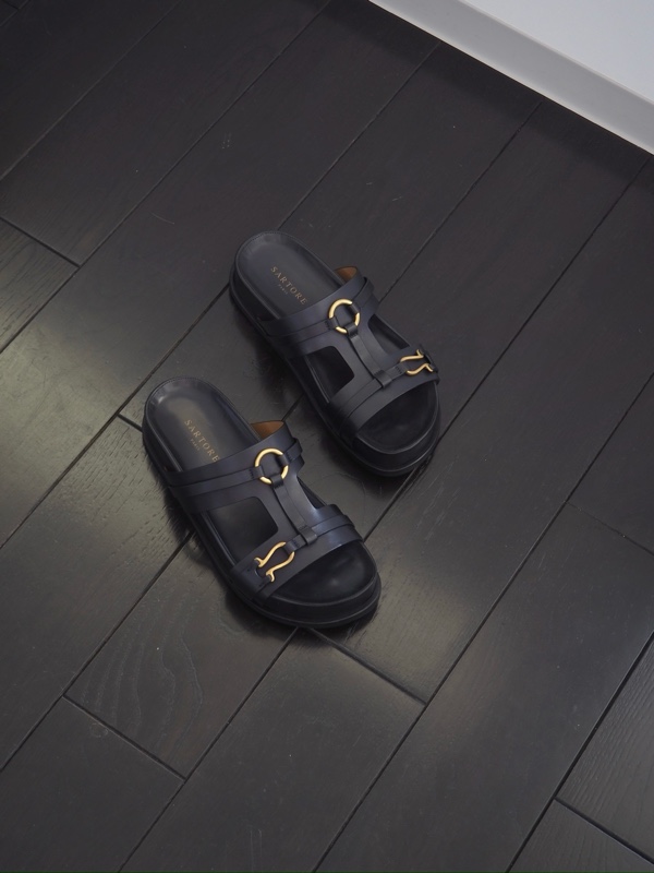 SARTORE】ネイビーカラーのボリュームサンダル | CIENTO BLOG