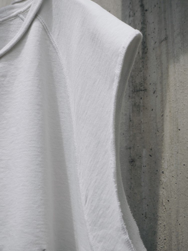 【半額】ANCELLM  ノースリーブ　タグ付き ANCELLM（アンセルム）】まさに今の気分なノースリーブTシャツ
