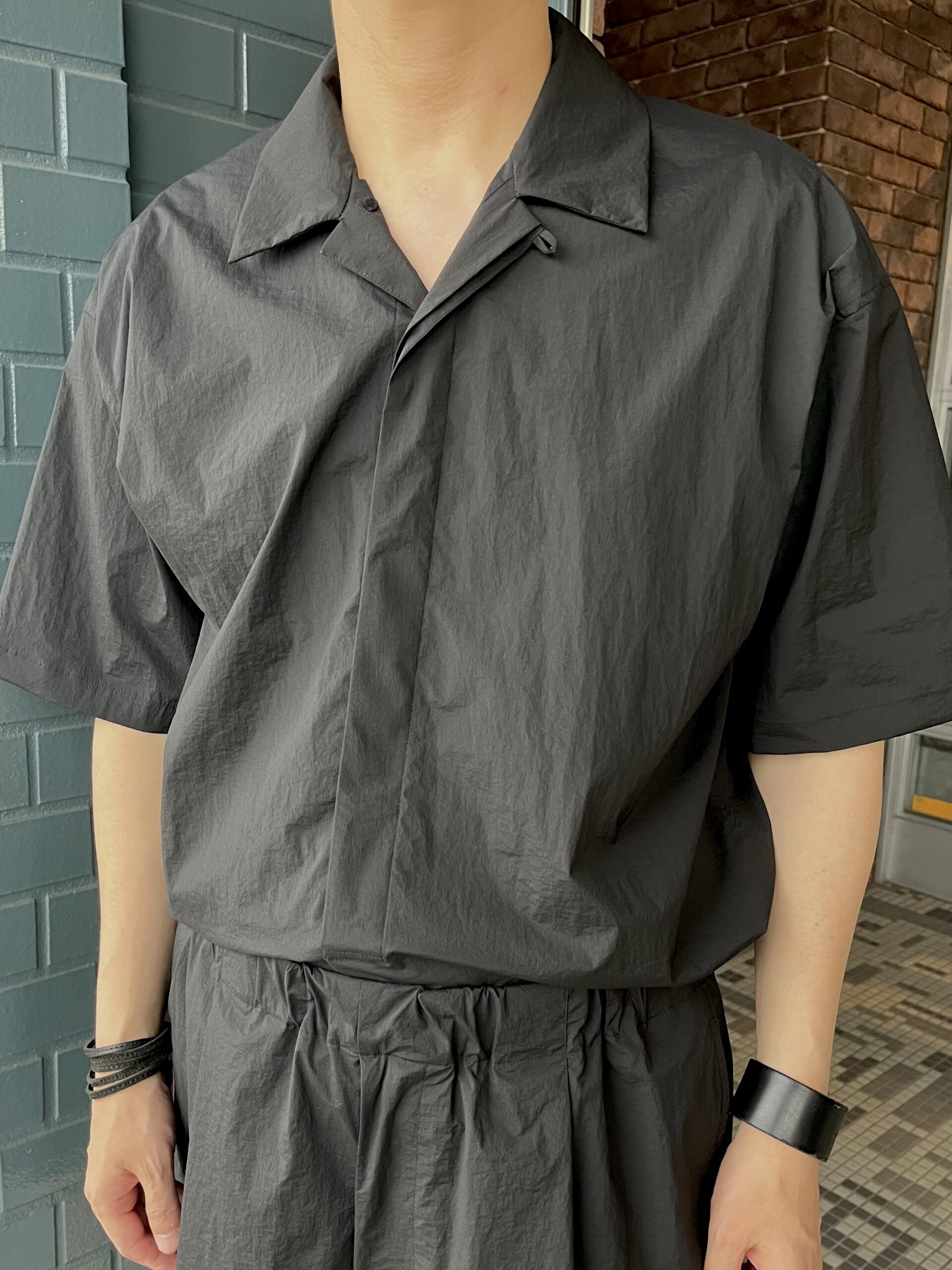 WEWILL】の劇的に軽いシャツ＆ショートパンツのセットアップスタイル 