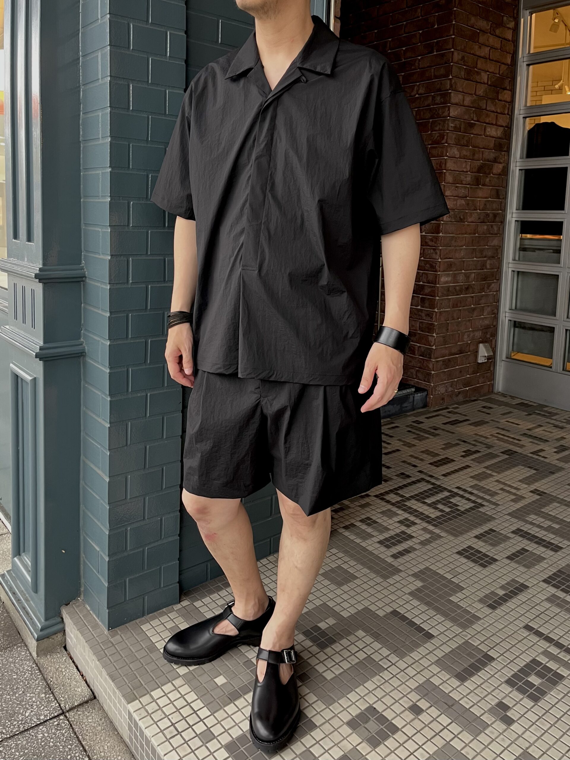 WEWILL】の劇的に軽いシャツ＆ショートパンツのセットアップスタイル 