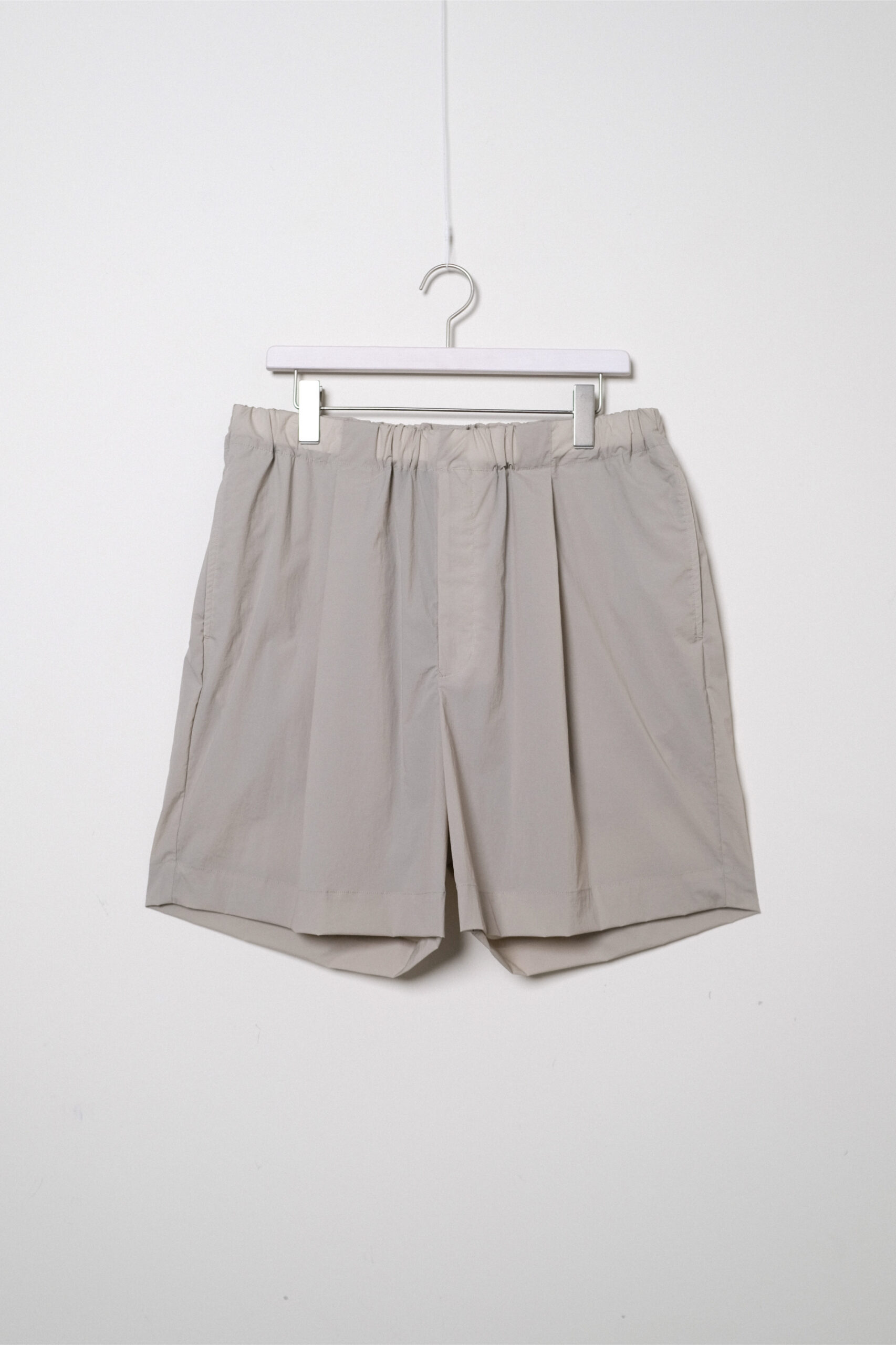 WEWILL】の劇的に軽いシャツ＆ショートパンツのセットアップスタイル 