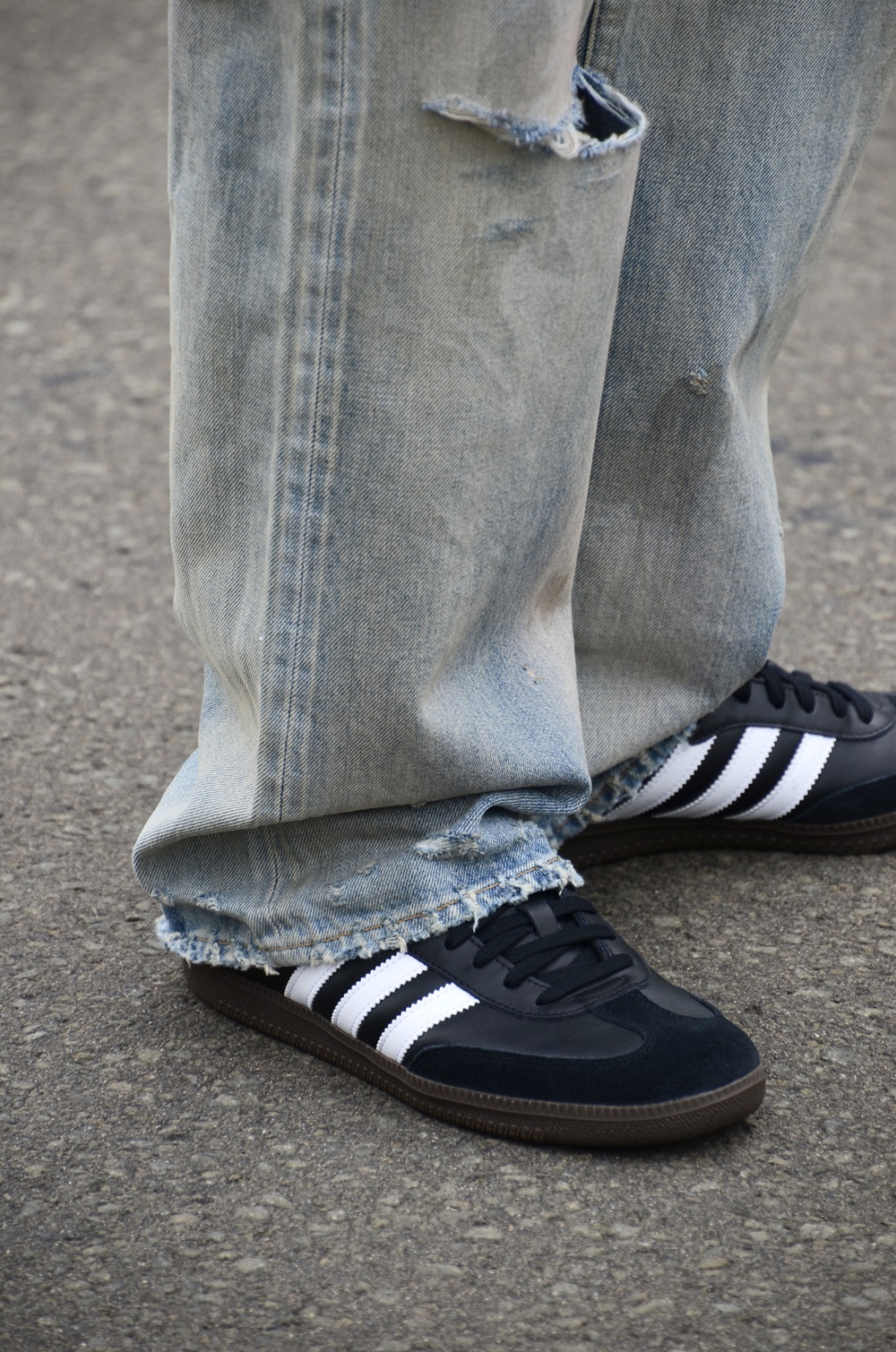 アンセルム【ANCELLM】　DAMAGE DENIM デニム　サイズ3 ANCELLM】“P/DAMAGE DENIM STRAIGHT 5P PANTS” ストレートデニム