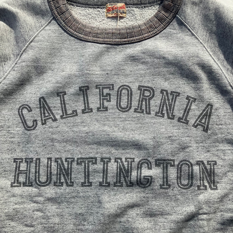 ビンテージライクなスウェットはWHITEVILLES（ホワイツビル）から