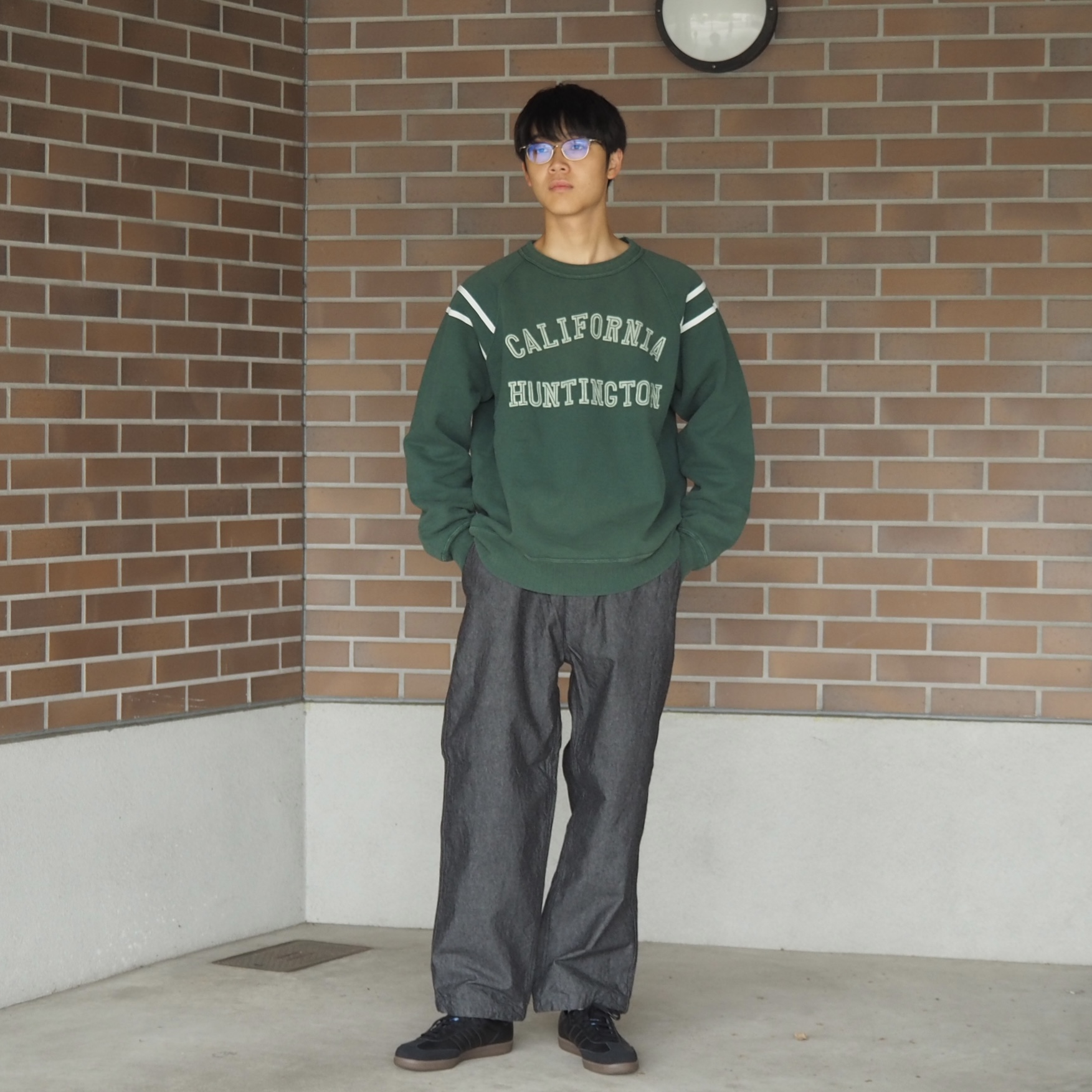 ビンテージライクなスウェットはWHITEVILLES（ホワイツビル）から