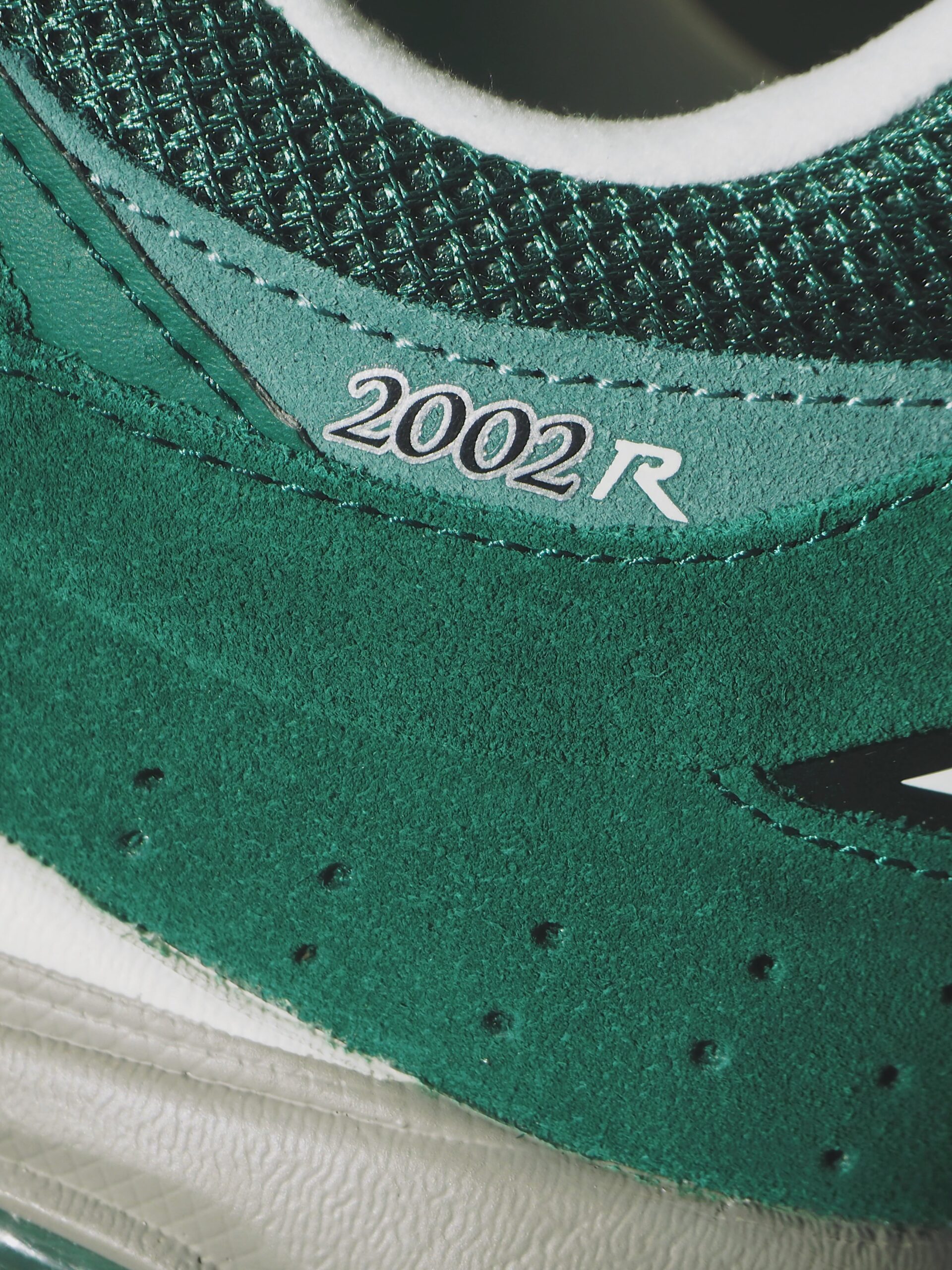 New Balance】 人気モデル”2002R”の新色が届きました | CIENTO BLOG