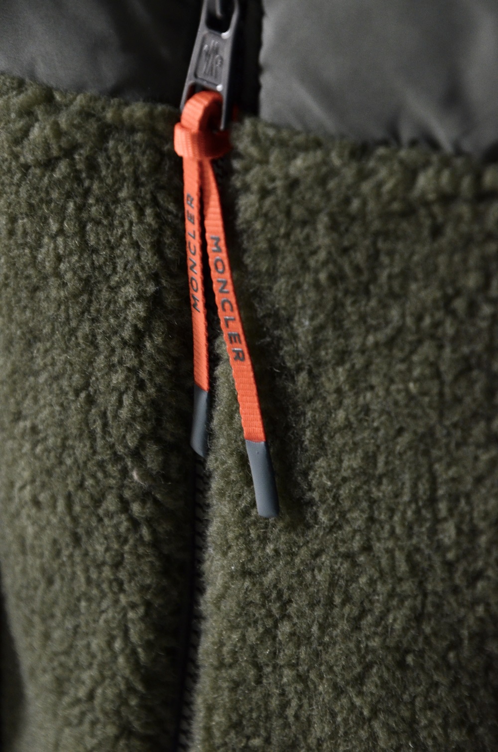 【未使用・タグ付き】MONCLER REBLOCHON ポンチョ カーキ セール】 ナイロンフリース ポンチョ （ポンチョ）｜TOMORROWLAND