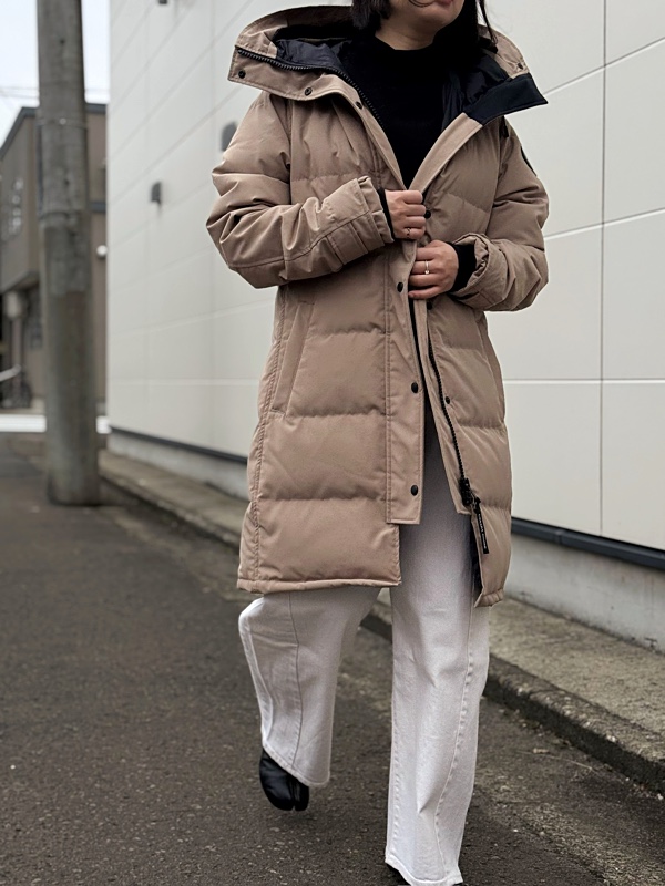CANADA GOOSE】ベージュトーンの“Mackenzie Parka Black Label