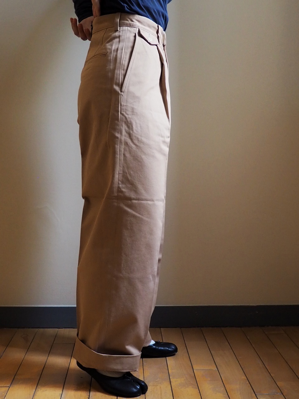 パンツ AURALEE WASHED FINXCHINO ONETUCKPANTS 4 chino.jpg?v=1738431558