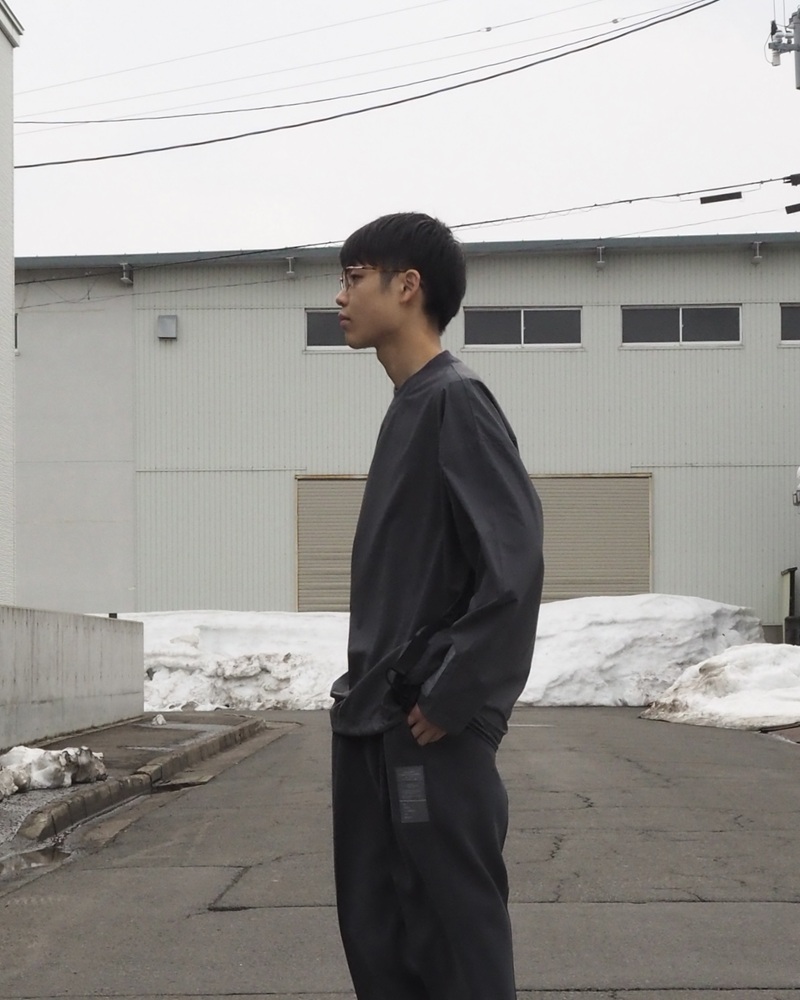 韓国発!【Ayn】Pigment BEATLES Long-Sleeved Tokyo True Sense Knit Long Sleeve - Black | Volcom Japan