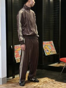 adidas♡ベロアセットアップ♡レア 重盛さと美×礒部希帆が秋冬トレンドのベロア素材セットアップ＆厚底