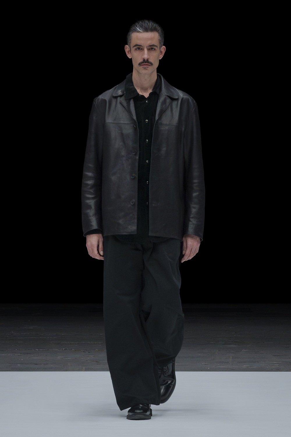 YOKE】2025FWシーズンのファーストルックを飾る一着 “LEATHER CAR