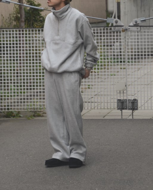 YOKE SILK FLEECE LOUNGE PANTS ヨーク シルクフリースラウンジパンツ 着用写真