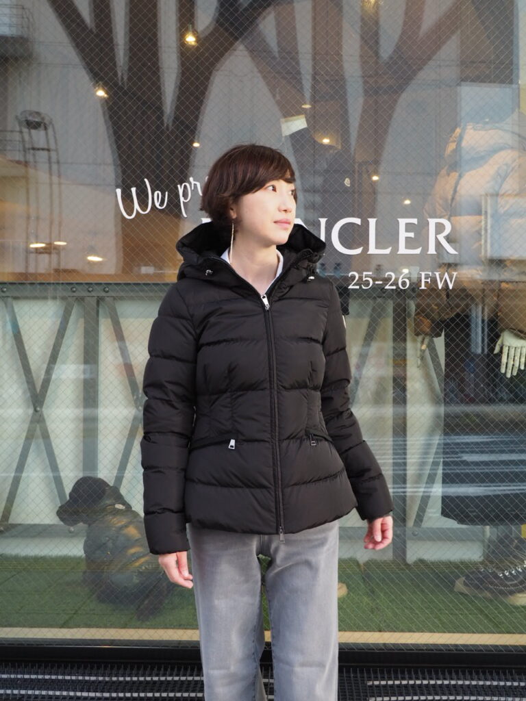 デイリーユースに最適なショートダウンジャケット【MONCLER】 “Avoce