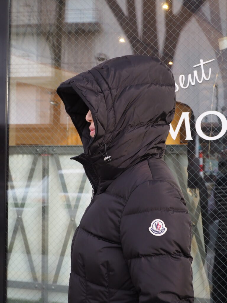 デイリーユースに最適なショートダウンジャケット【MONCLER】 “Avoce