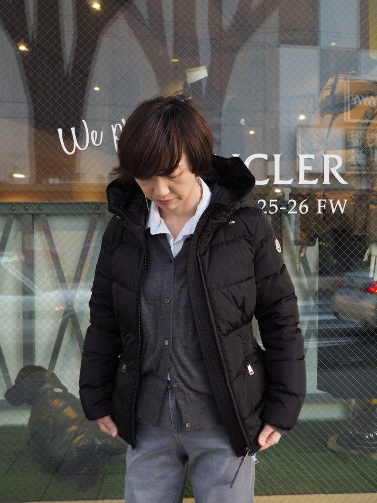 デイリーユースに最適なショートダウンジャケット【MONCLER】 “Avoce