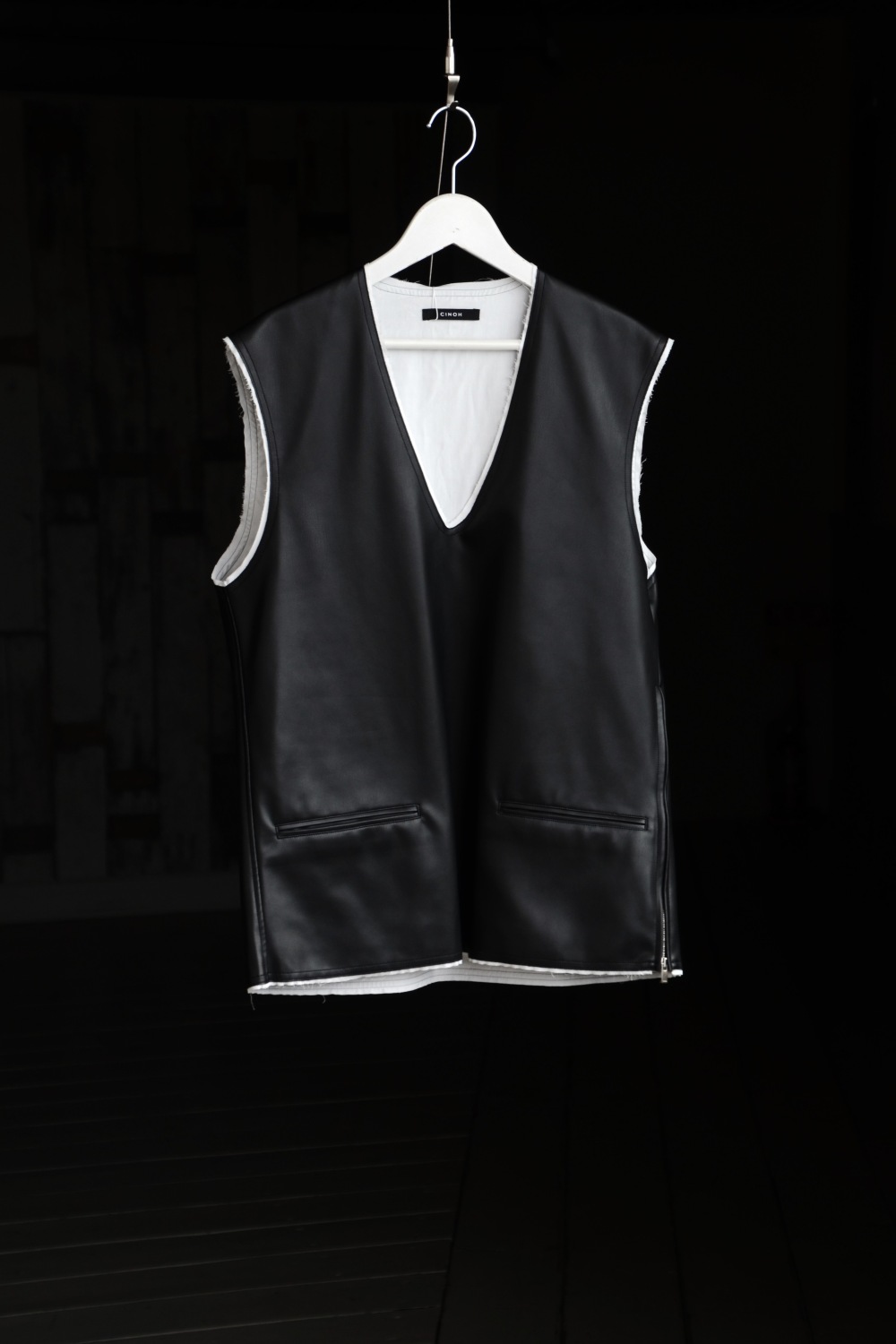 CINOH】今ちょうど着たいベスト “SYNTHETIC LEATHER VEST” | CIENTO BLOG