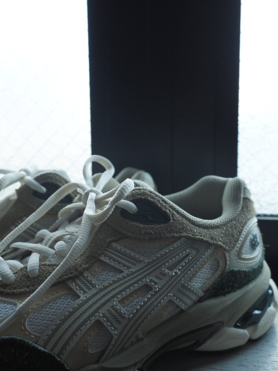 クリーム色にGREENが映える【asics】GEL NYC 2.0 CREAM/DUSTY FERN